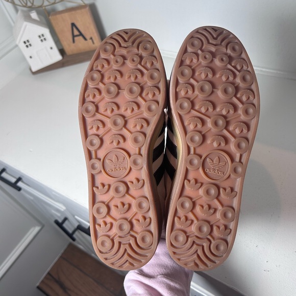 Adidas Gazelle Pink Suede Sneakers Women’s 8 | Retro Gum Sole Casual Shoes - Picture 6 of 7